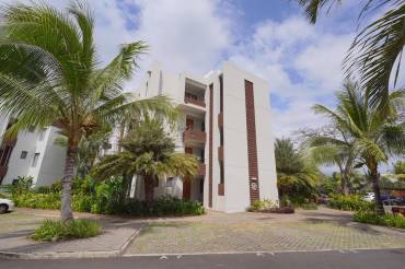 Stunning RES Apartment in Mon Choisy with Shared Pool & Guarded Parking - Close to Golf Course and Shops - Fully Furnished - €330k